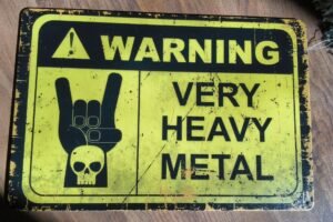 Heavy metal peltkilpi