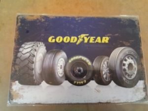 Goodyear  renkaat peltitaulu