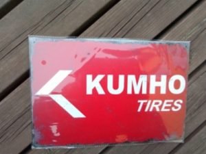 Kumho tyres peltikilpi