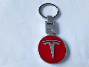 Tesla avaimenperä pun.